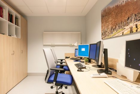 Decoración del Centro Diagnóstico Virgen Blanca en Bilbao - Imagen de oficinas