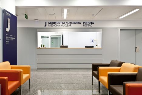 Proyecto de decoración de IMQ Zorrotzaurre - Imagen de la recepción