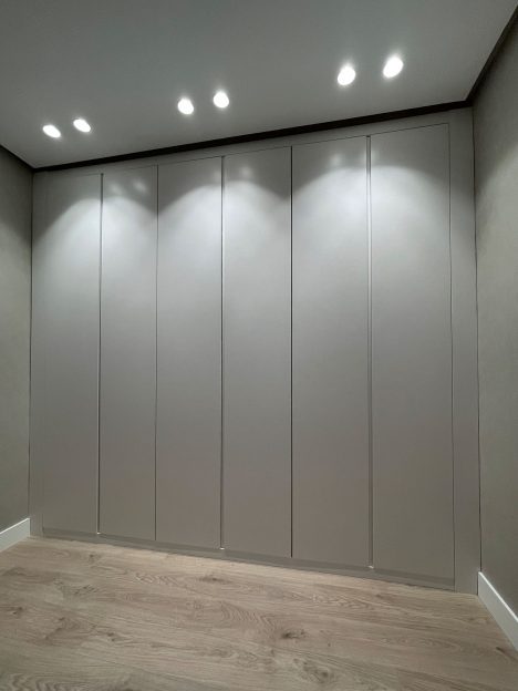 Reforma Integral en Bilbao | Imagen de un Vestidor en Armario Empotrado