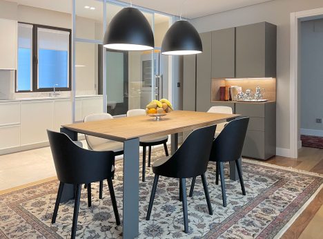 Decoración de vivienda en Bilbao - Comedor con iluminación de diseño